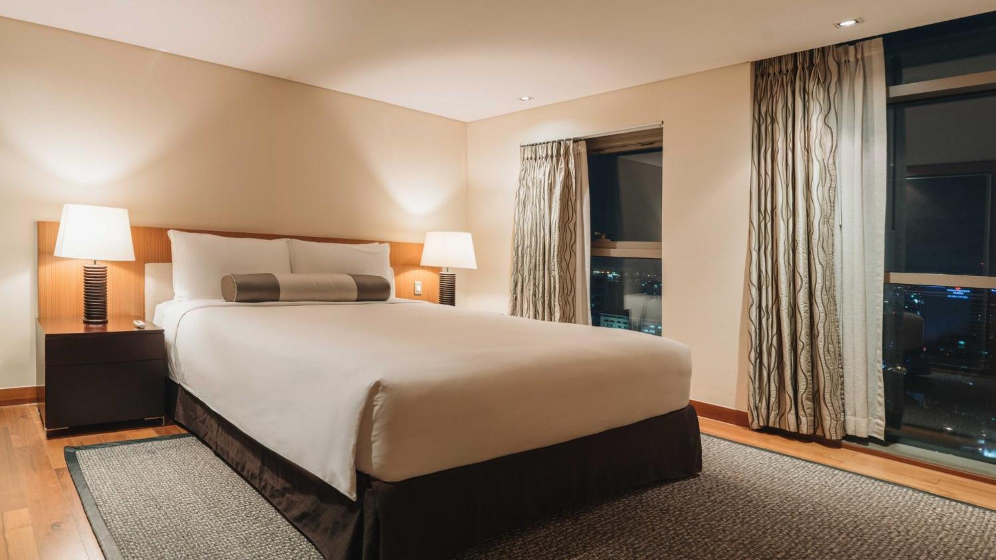 Khách sạn hẻo lánh Intercontinental Residences Sài Gòn 5*