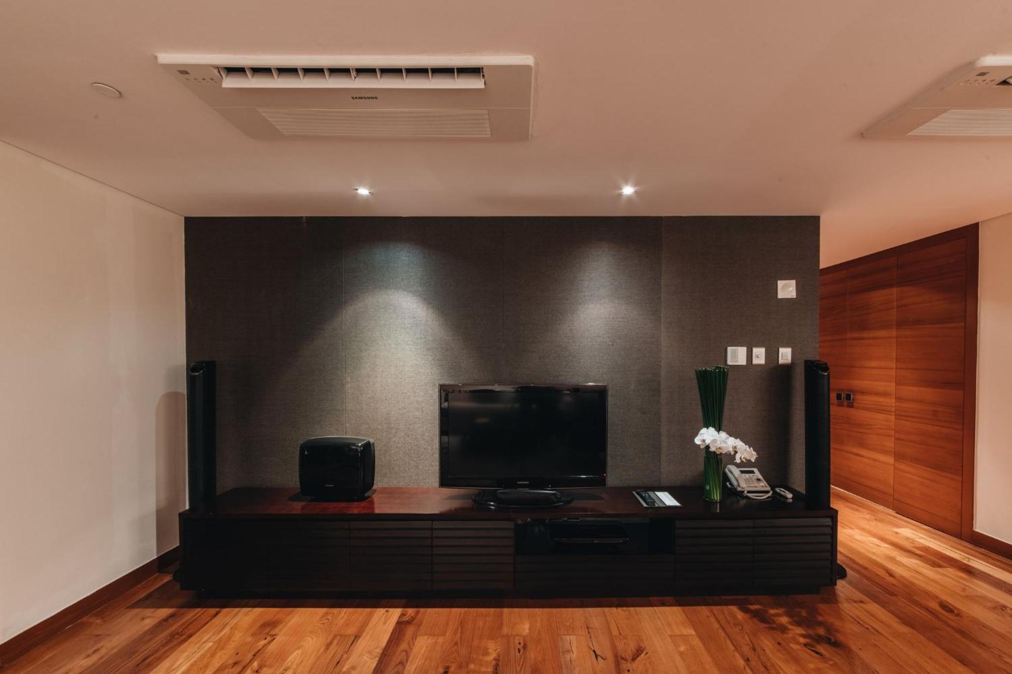 Khách sạn hẻo lánh Intercontinental Residences Sài Gòn